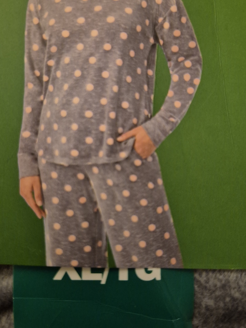 XL: Kate Spade Soft Fleece 2 piece Pajama set Grey With Pink Dots - Picture 6 of 6